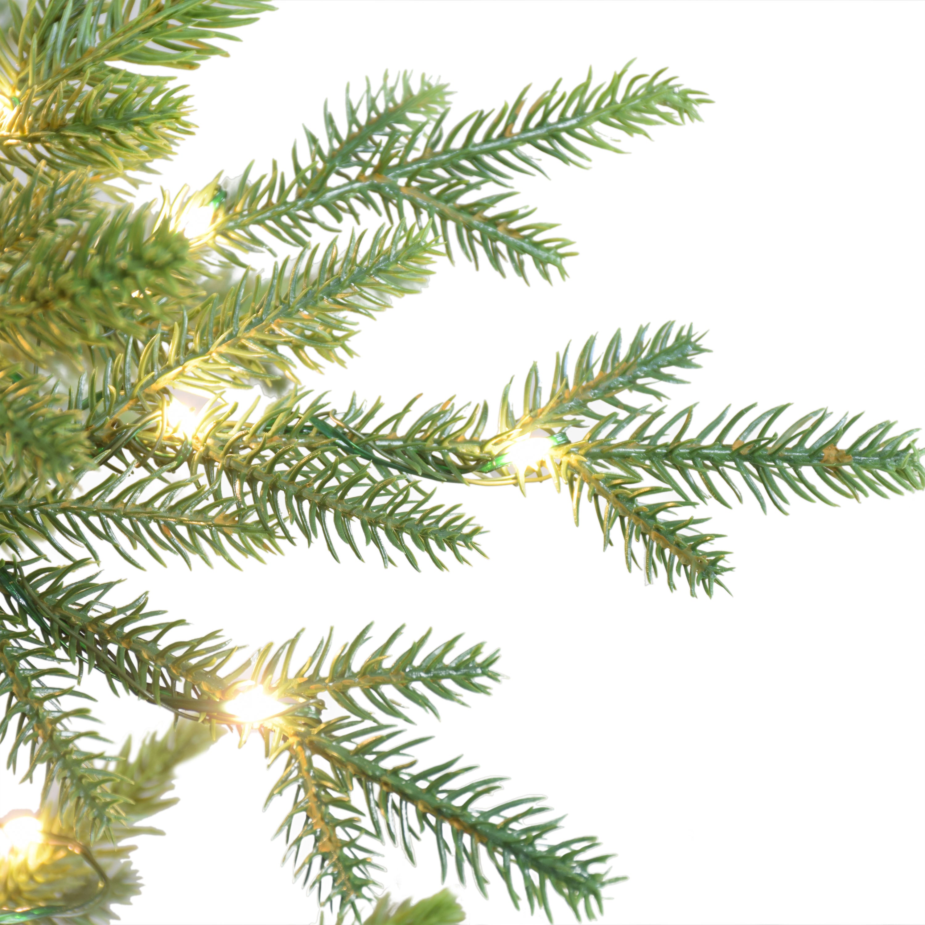 7.5ft ft Pre-Lit Alberta Spruce Christmas Tree